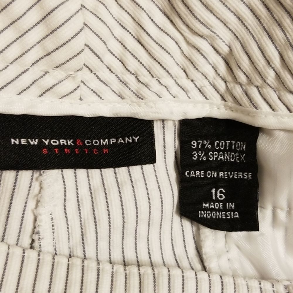 New York & Company Bermuda Shorts - Picture 3 of 3